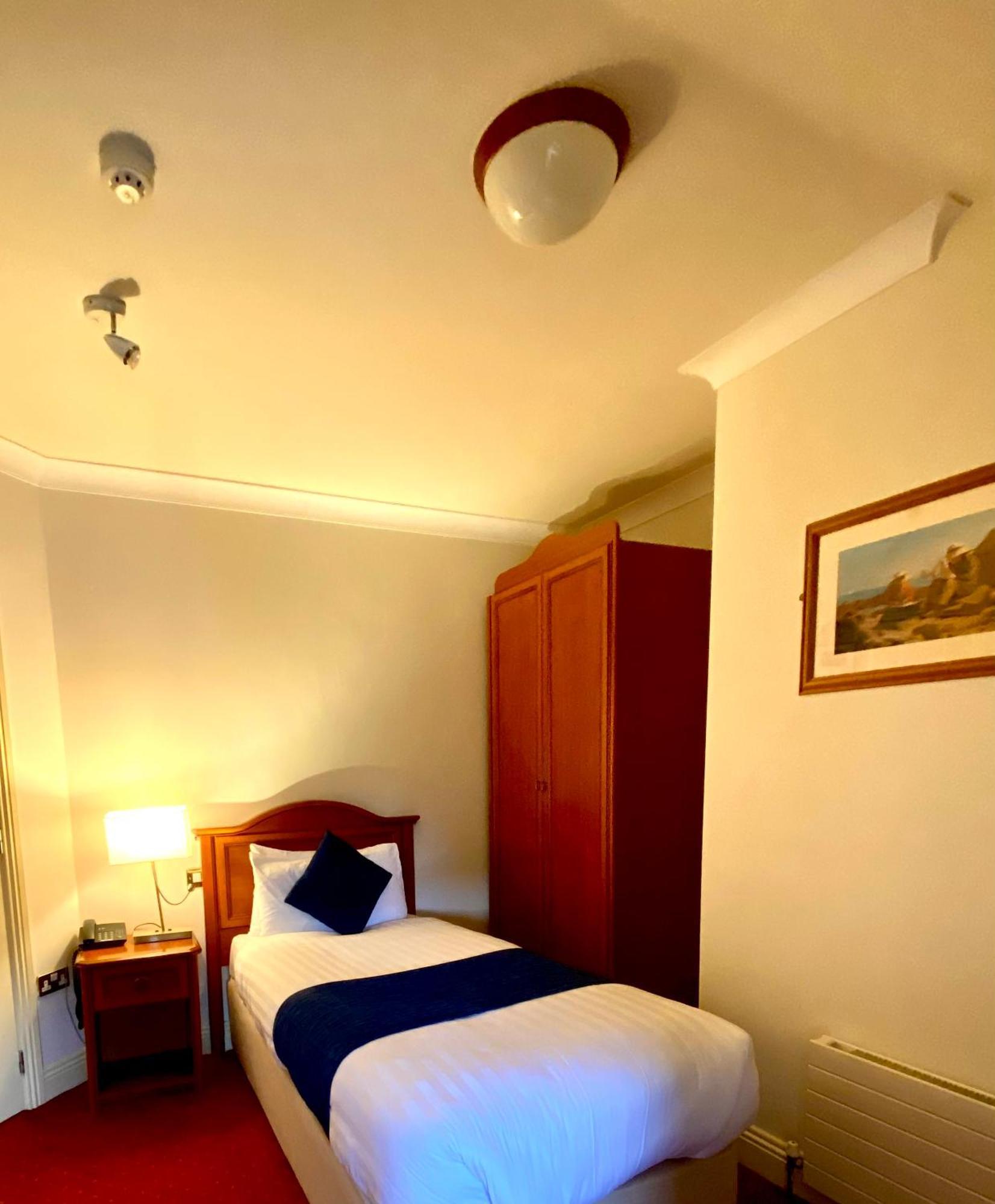 An Cruiscin Lan Hotel Спидал Екстериор снимка